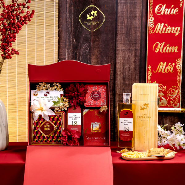 Set Quà Tết Thịnh Vượng SNG09 – Tinh Hoa Rượu Trà Sâm Ngọc Linh & Bánh Kẹo Cao Cấp